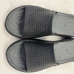 CROCS Textured Black Sandals